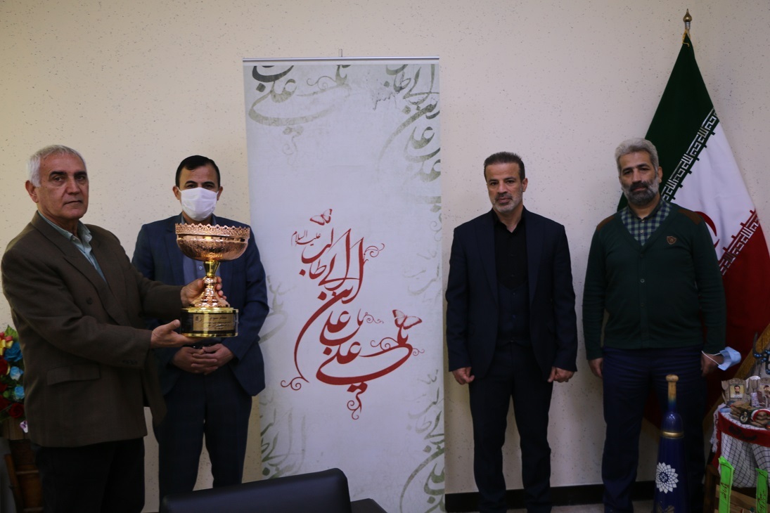 دیدار صمیمانه رئیس سازمان ورزش بسیج با دبیر فدراسیون دوومیدانی به همراه رئیس هیئت دوومیدانی بسیج دیدار صمیمانه رئیس سازمان ورزش بسیج با دبیر فدراسیون دوومیدانی به همراه رئیس هیئت دوومیدانی بسیج