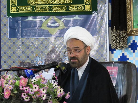 تفکر بسیجی وحدت آفرین است/حضور بسیج در همه عرصهها تحسین برانگیز است