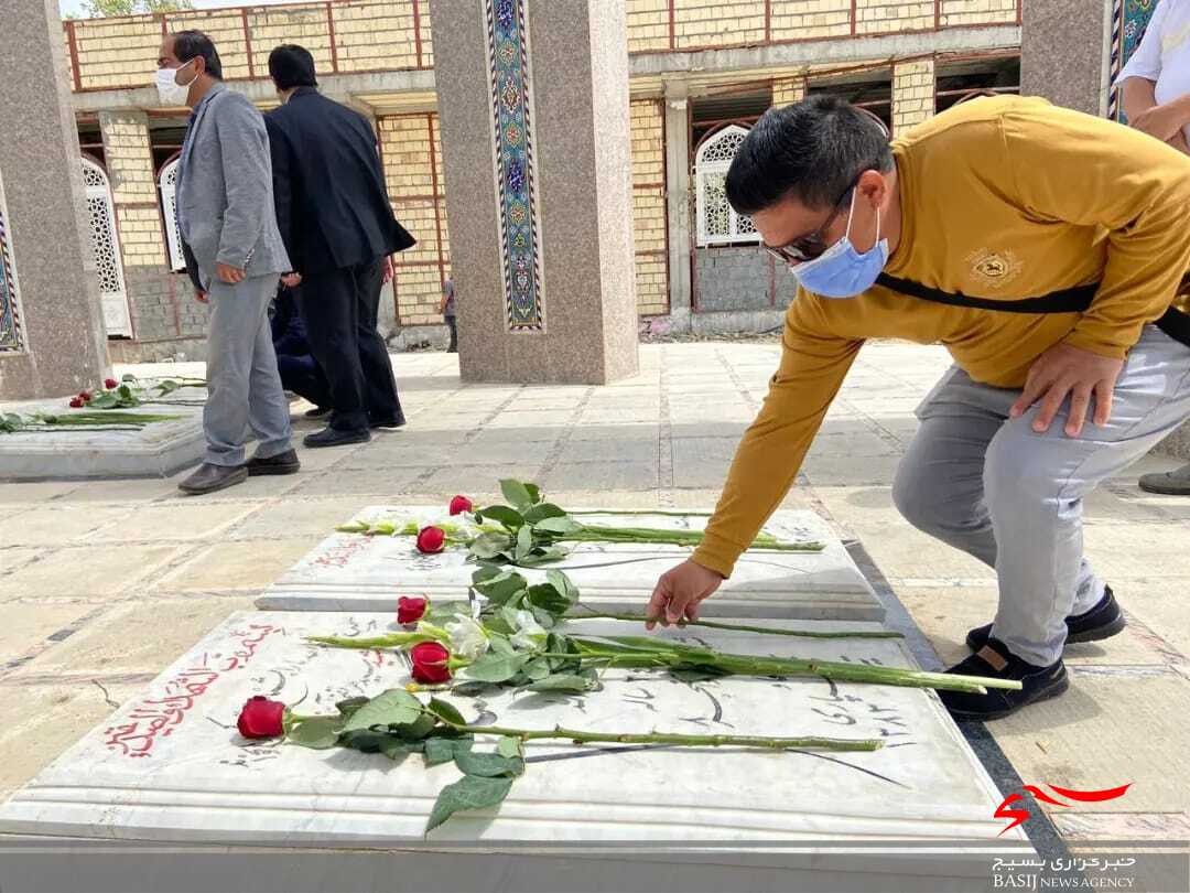 تجدید میثاق مسئولان و هنرمندان بسیجی باشهدا/ بیش از ۲۰ برنامه توسط بسیج هنرمندان سپاه فتح اجرا می شود