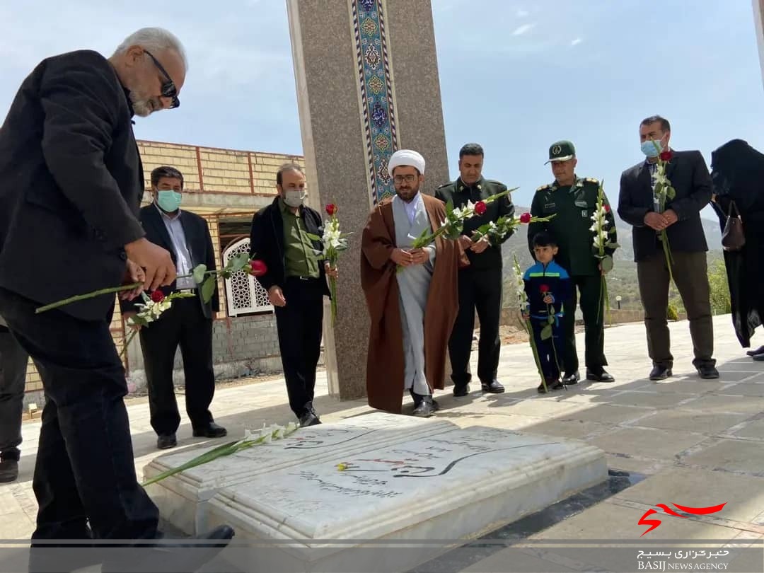 تجدید میثاق مسئولان و هنرمندان بسیجی باشهدا/ بیش از ۲۰ برنامه توسط بسیج هنرمندان سپاه فتح اجرا می شود