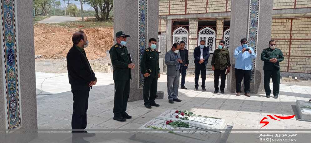 تجدید میثاق مسئولان و هنرمندان بسیجی باشهدا/ بیش از ۲۰ برنامه توسط بسیج هنرمندان سپاه فتح اجرا می شود