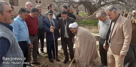 کاشت صد اصله نهال به مناسبت روز درخت کاری