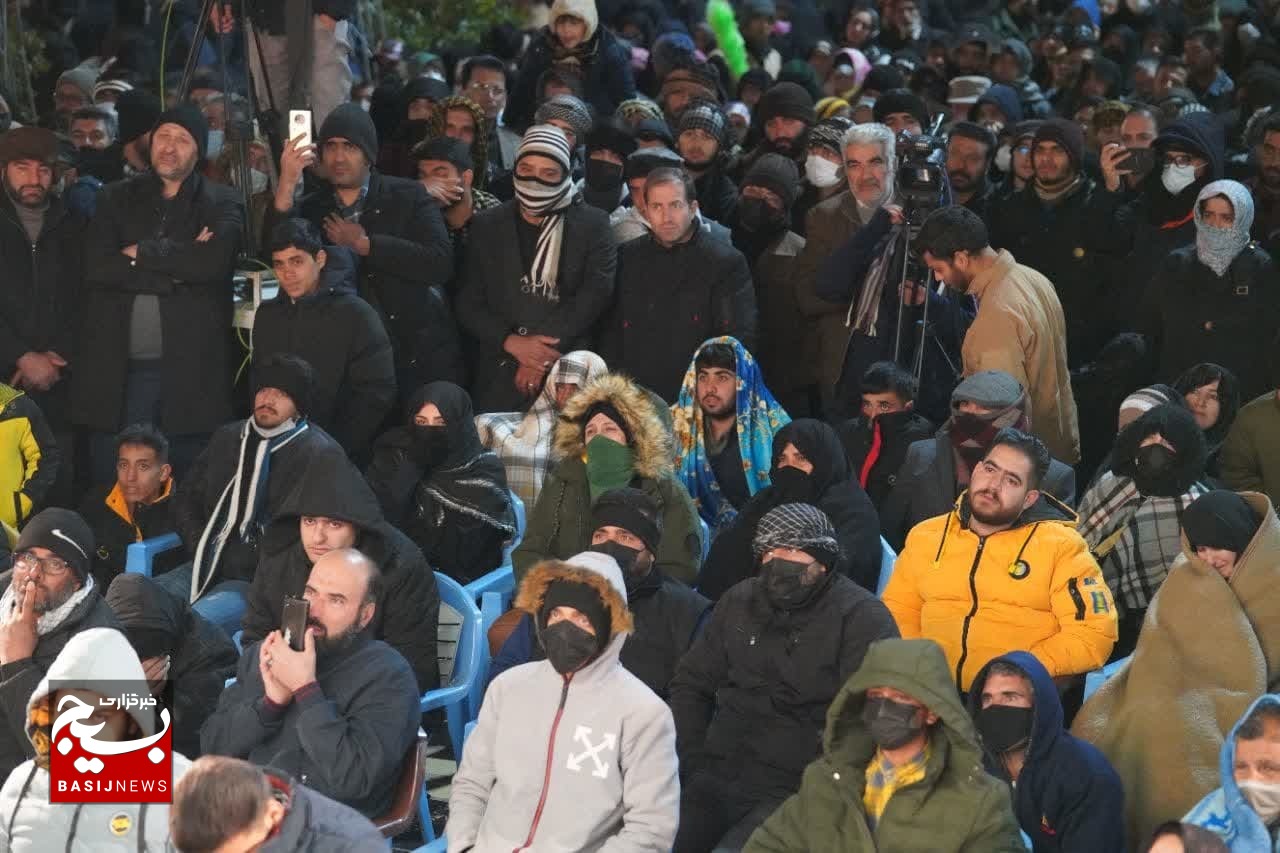 حضور عاشقان حاج قاسم و خانواده شهید در شب شهادت این بزرگ مرد تاریخ