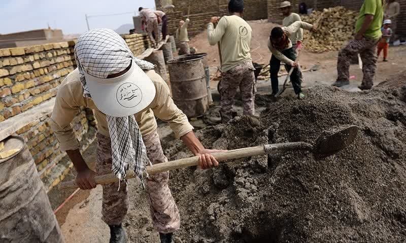 بازنشستگان جهادگری که دغدغه مسکن محرومین را دارند/فعالیت های گسترده گروه جهادی 313 دندی