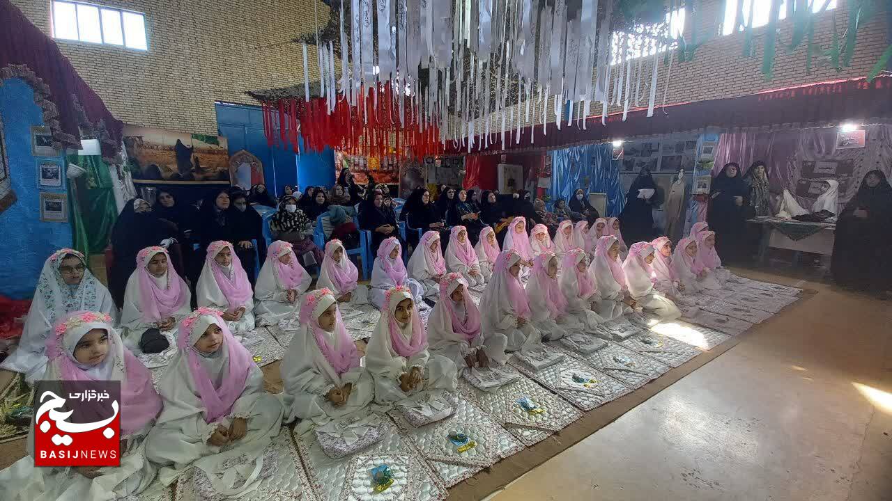 برگزاری جشن تکلیف دانش آموزان مدرسه عفاف در نمایشگاه قهرمان من