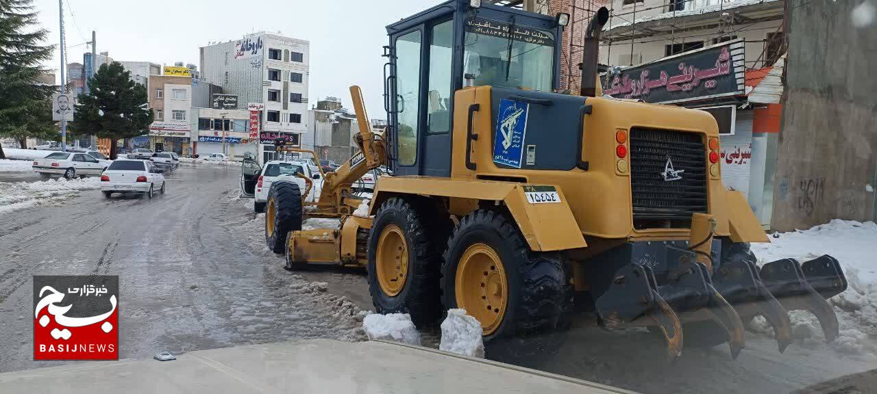 برف روبی جاده های ارتباط استان توسط تیپ ۴۸ فتح