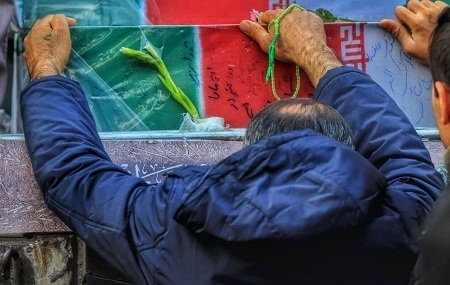 مراسم تشییع پیکر لاله های فاطمی با حضور ملت شهیدپرور در تهران