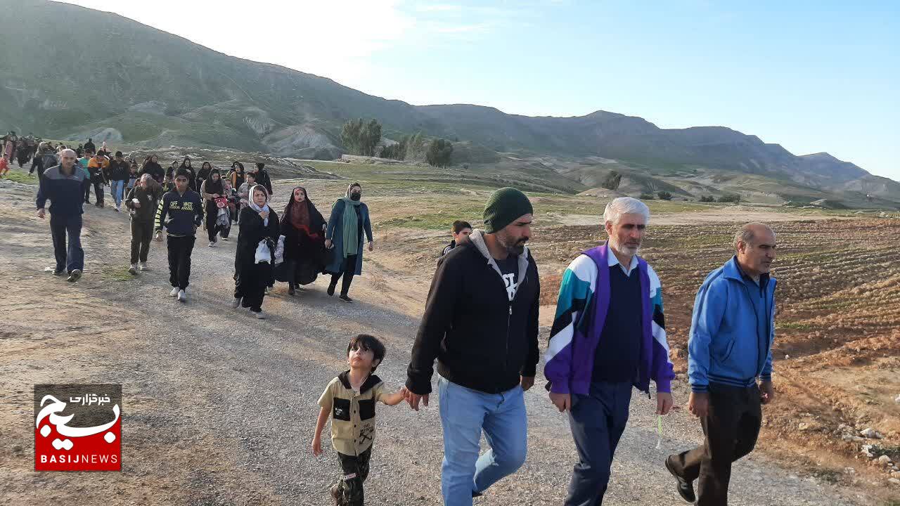 همایش بزرگ پیاده روی خانواده به مناسبت گرامیداشت سومین سالگرد شهادت سردار دلها حاج قاسم سلیمانی در دهدشت برگزار شد.