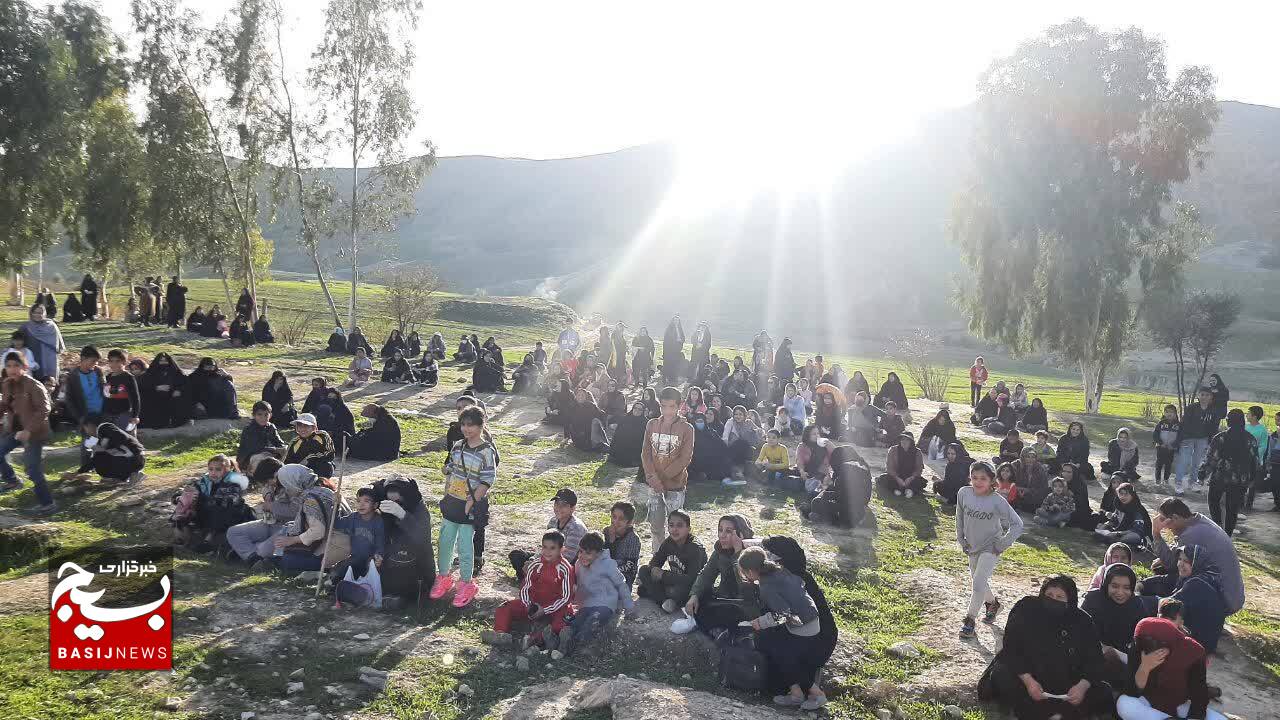 همایش بزرگ پیاده روی خانواده به مناسبت گرامیداشت سومین سالگرد شهادت سردار دلها حاج قاسم سلیمانی در دهدشت برگزار شد.