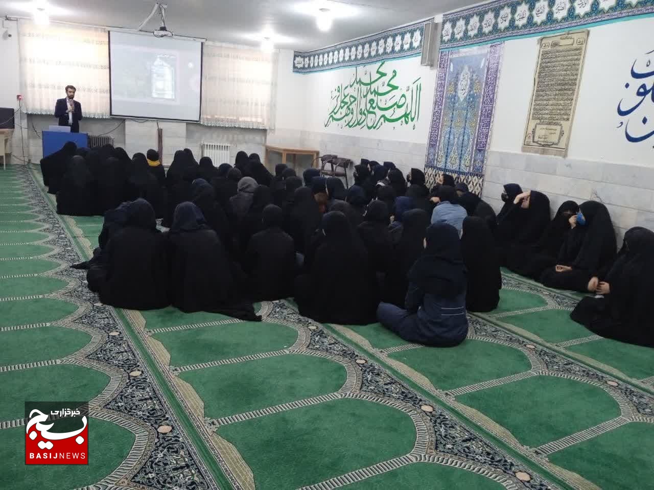 دختران دبیرستان امامت قم با سواد رسانه آشنا شدند دختران دبیرستان امامت قم با سواد رسانه آشنا شدند