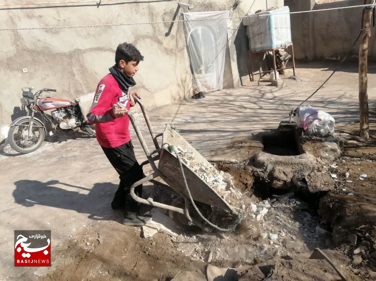 گروه جهادی امام رضا(ع) در خدمت اهالی محروم روستاهای استان قم گروه جهادی امام رضا(ع) در خدمت اهالی محروم روستاهای استان قم