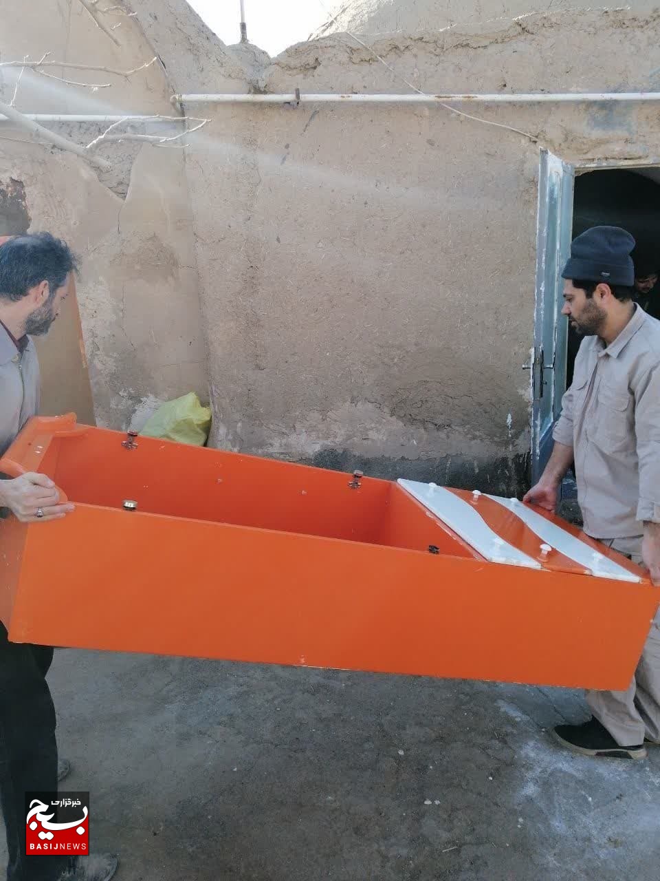 گروه جهادی امام رضا(ع) در خدمت اهالی محروم روستاهای استان قم گروه جهادی امام رضا(ع) در خدمت اهالی محروم روستاهای استان قم