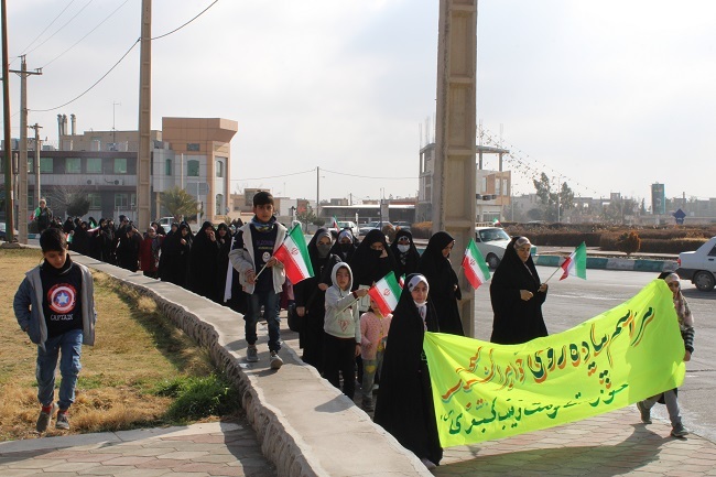 ویزیت رایگان به مناسبت دهه مبارکه فجر در مهریز/برگزاری همایش پیاده روی بانوان بسیجی در مهریز