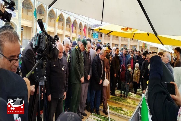 مزار مطهر شهدای مظلوم حمله تروریستی حرم مطهر شاهچراغ نماد استانی مزار شهدا در کشور، گلباران شد+ عکس مزار مطهر شهدای مظلوم حمله تروریستی حرم مطهر شاهچراغ نماد استانی مزار شهدا در کشور، گلباران شد+ عکس