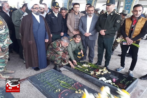 گلزار شهدای شهرستان کازرون گلباران و غبارروبی شد گلزار شهدای شهرستان کازرون گلباران و غبارروبی شد