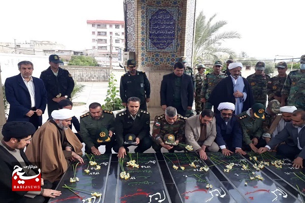 گلزار شهدای شهرستان کازرون گلباران و غبارروبی شد گلزار شهدای شهرستان کازرون گلباران و غبارروبی شد