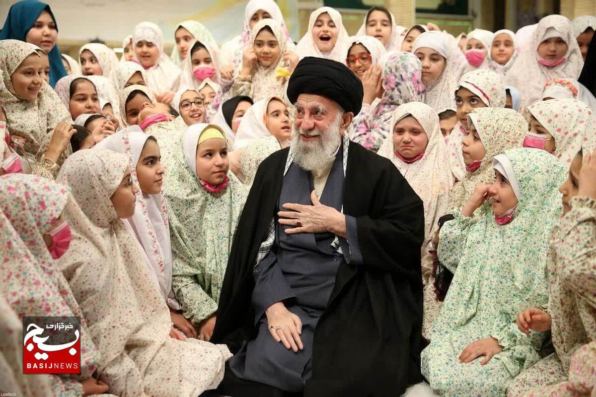بیانات امام خامنه‌ای در مراسم جشن تکلیف دختران دانش‌آموز
