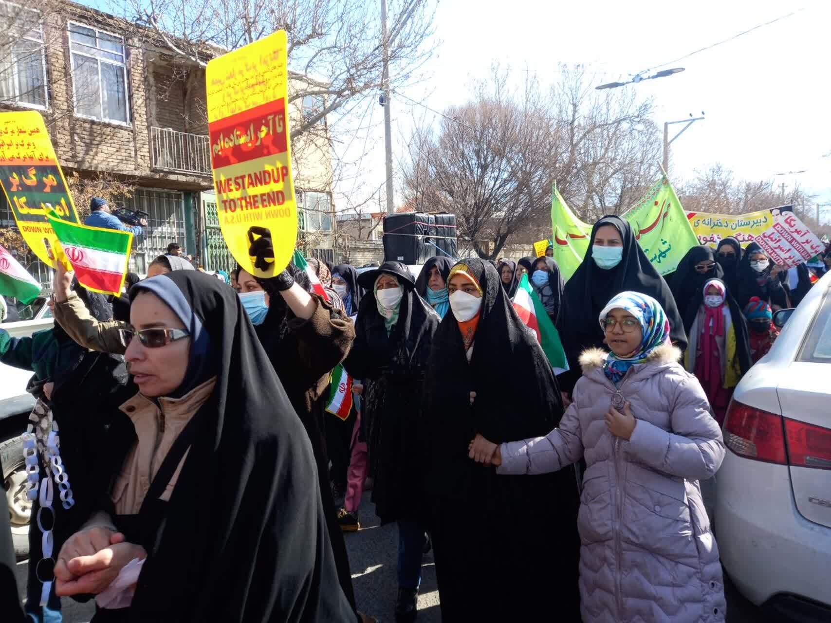 نمایش شکوه پیروزی در استان مرکزی/ همه آمده اند