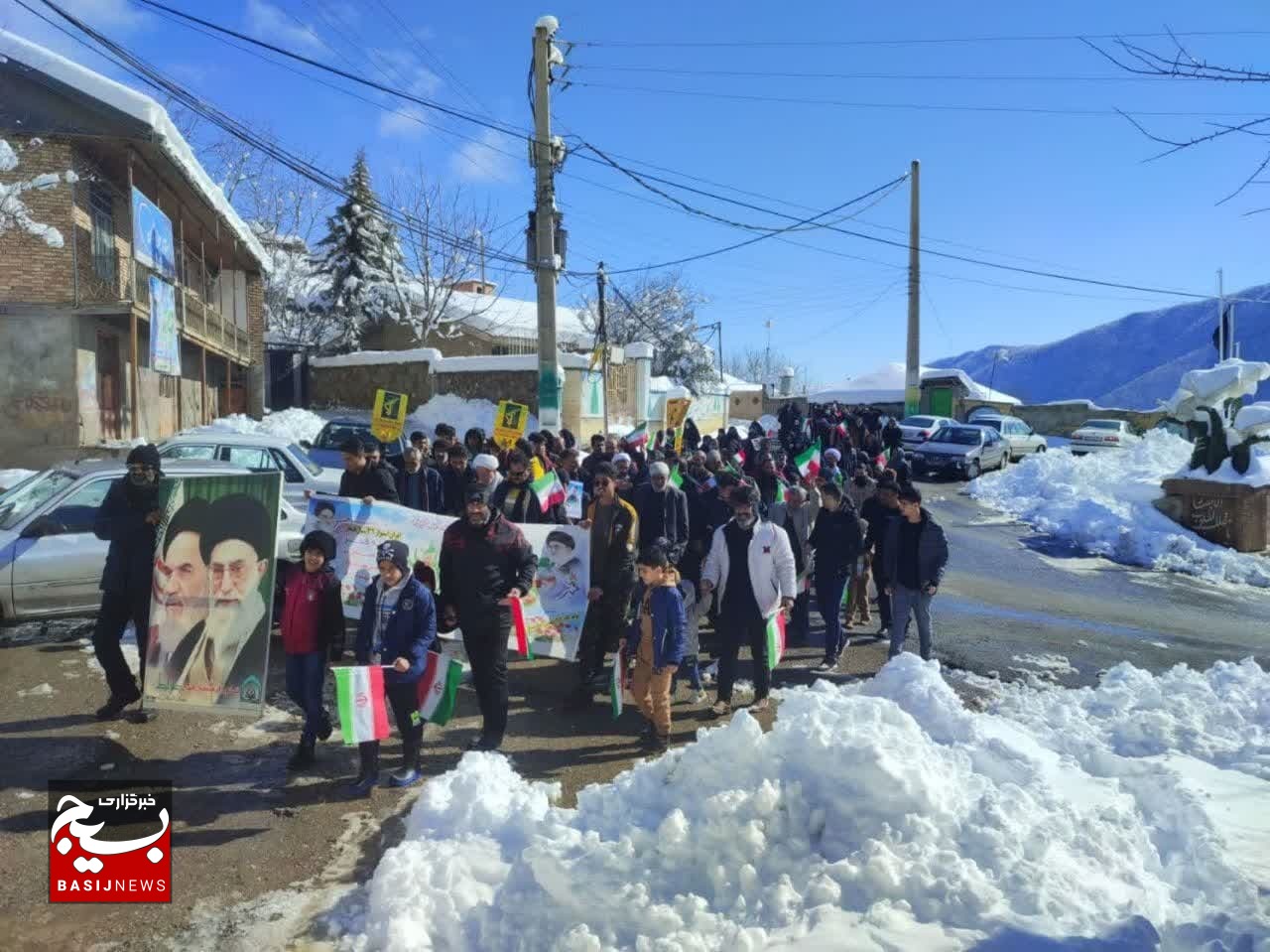 مردم روستای کارمزد، پای کاز نظام و انقلاب را به دنیا نشان دادند