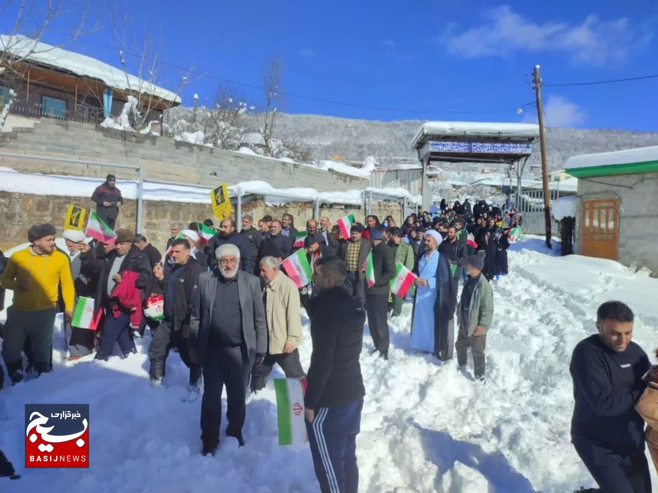 مردم روستای کارمزد، پای کاز نظام و انقلاب را به دنیا نشان دادند