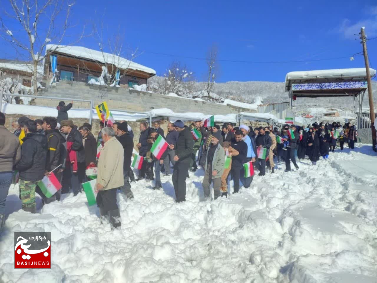 مردم روستای کارمزد، پای کاز نظام و انقلاب را به دنیا نشان دادند