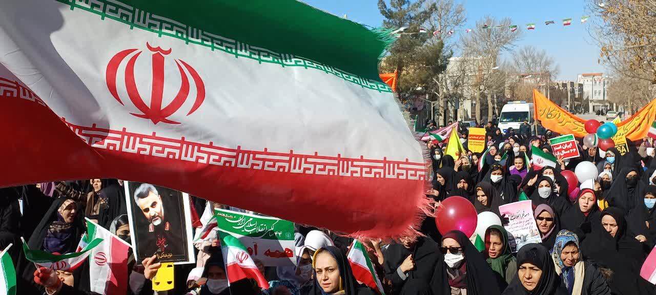 نمایش شکوه پیروزی در استان مرکزی/ همه آمده اند