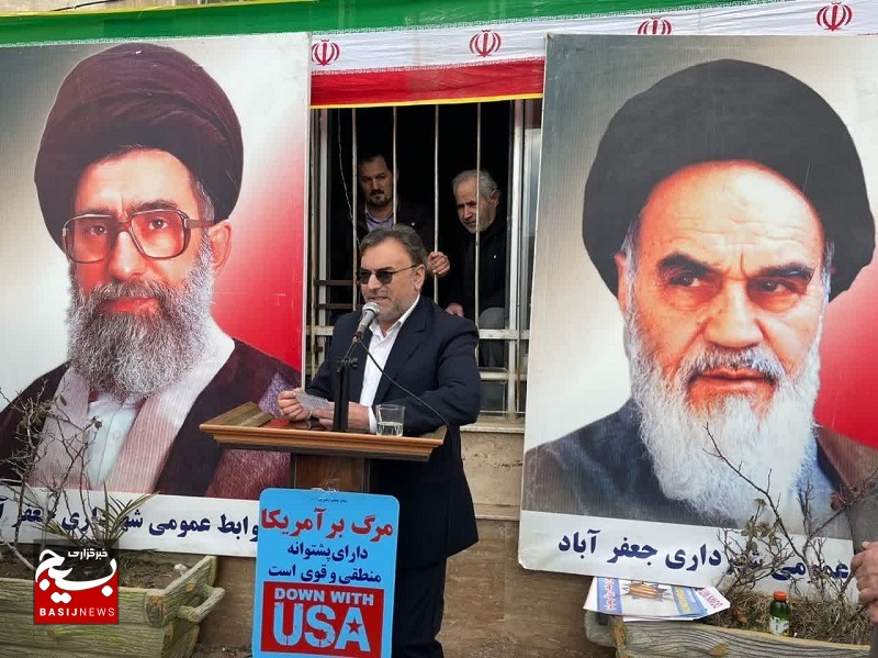 اقتدار و عزت ملت ایران هدیه انقلاب اسلامی