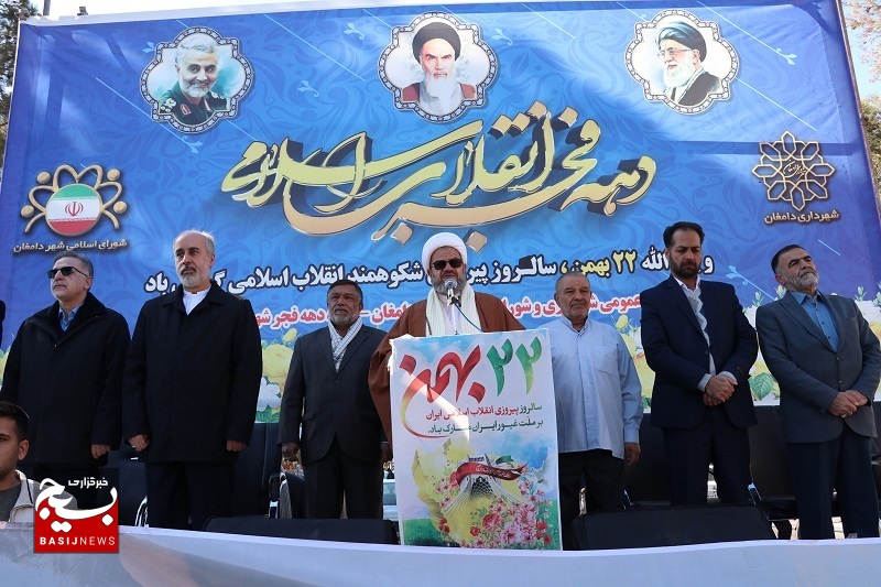جلوه گری حماسه غرورآفرین راهپیمایی ۲۲ بهمن مردم دامغان در قاب تصاویر جلوه گری حماسه غرورآفرین راهپیمایی ۲۲ بهمن مردم دامغان در قاب تصاویر
