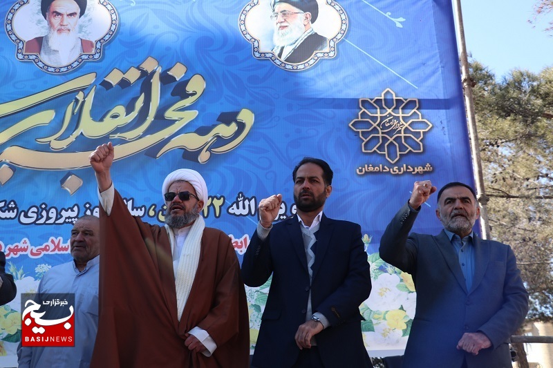 جلوه گری حماسه غرورآفرین راهپیمایی ۲۲ بهمن مردم دامغان در قاب تصاویر جلوه گری حماسه غرورآفرین راهپیمایی ۲۲ بهمن مردم دامغان در قاب تصاویر