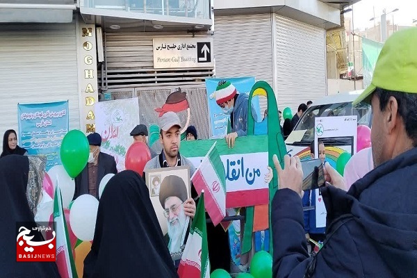 حضور پرشور مردم سومین حرم در چهل و چهارمین سالروز پیروزی انقلاب برای تجدید میثاق با شهدا و بیعت با رهبری