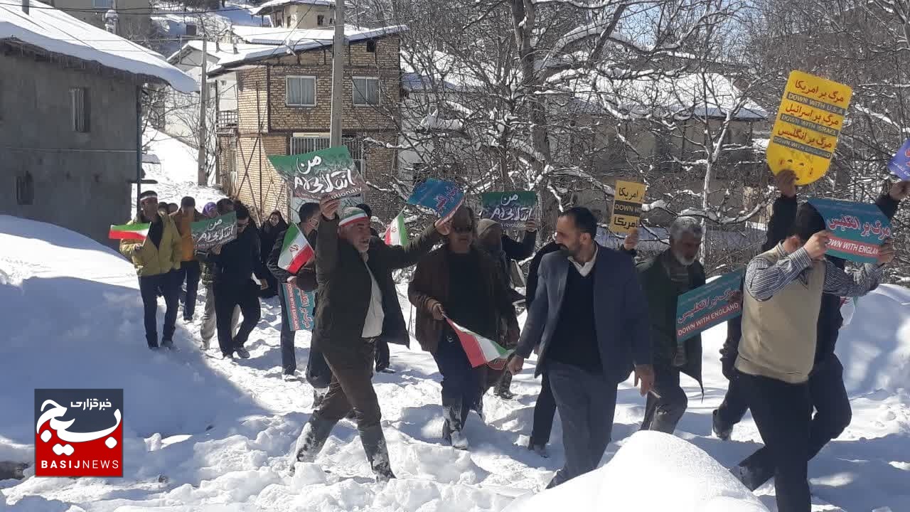 گرمای حضور مردم روستای پیته نو در دمای زیر صفر درجه