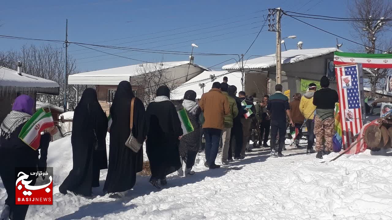 گرمای حضور مردم روستای پیته نو در دمای زیر صفر درجه