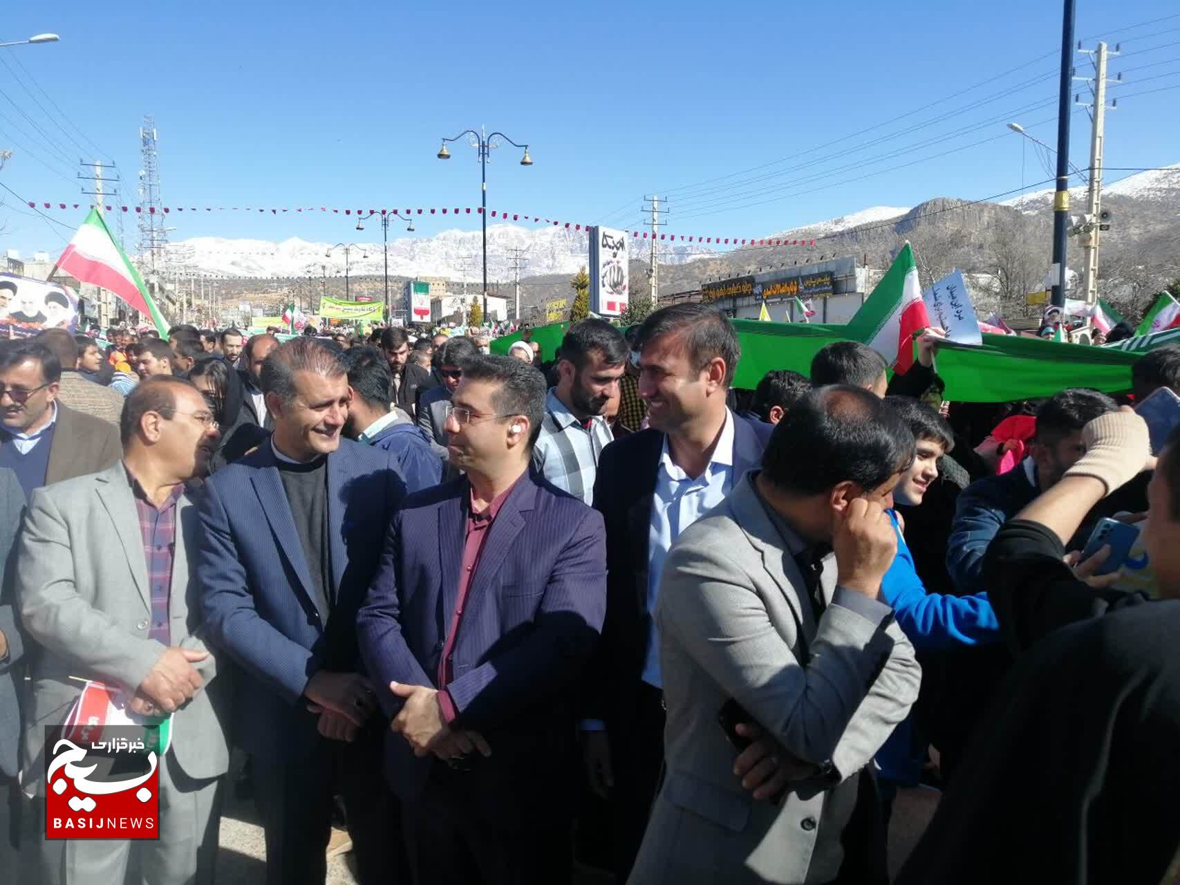 حماسه حضور اساتید بسیجی  دانشگاه های استان در راهپیمایی ۲۲ بهمن