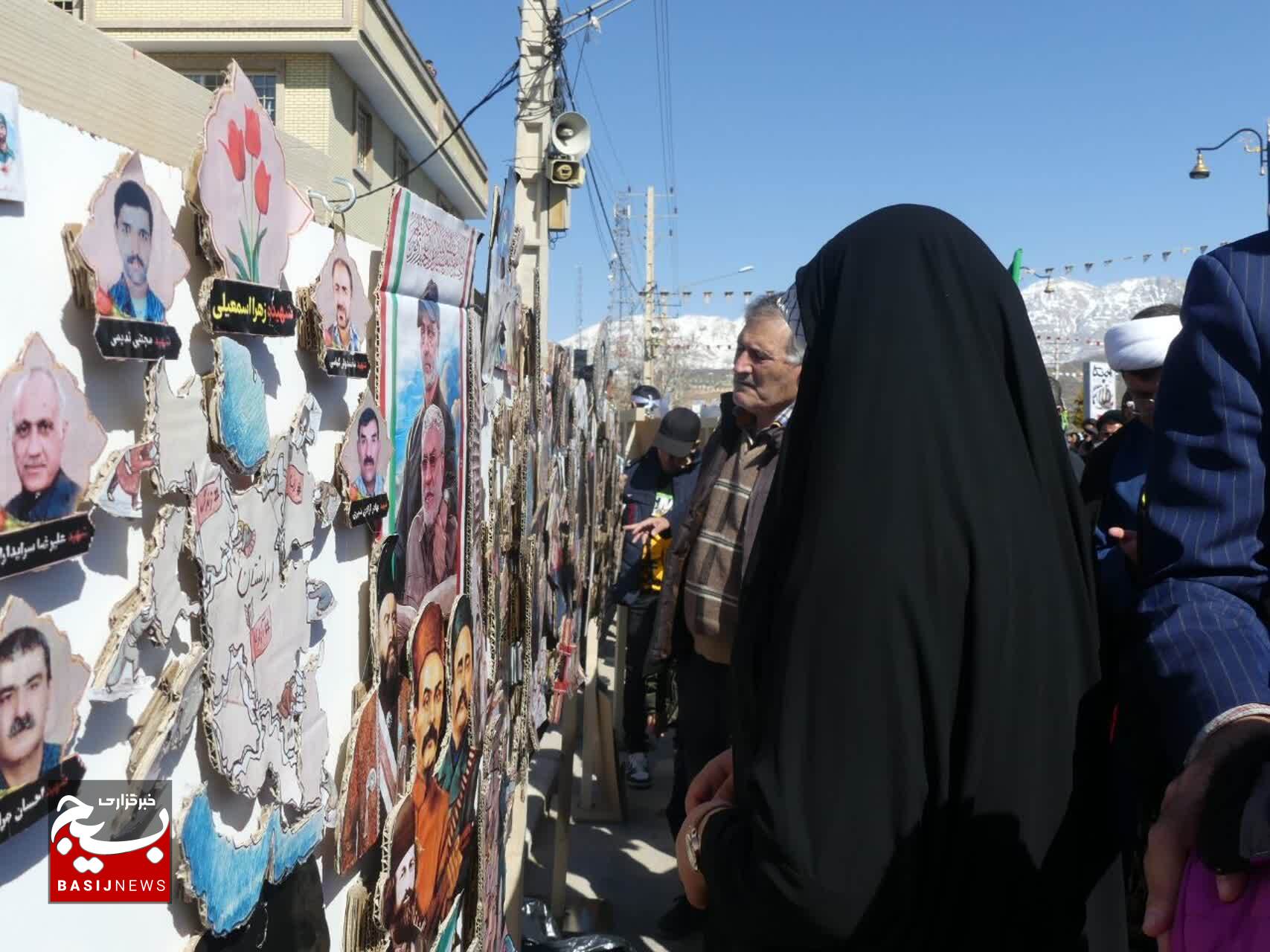 استقبال گسترده ۲۲ بهمنی ها از نمایشگاه زیست عفیفانه بسیج جامعه زنان در یاسوج