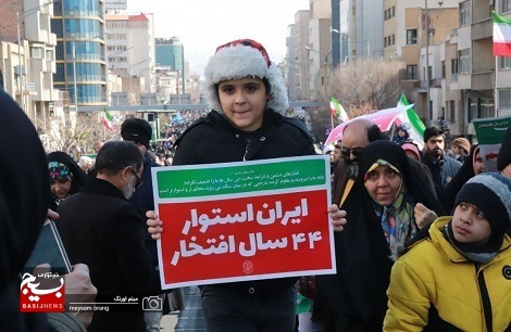 حضور با شکوه مردم در راهپیمایی ۲۲ بهمن ترسیم دوباره ایران استوار