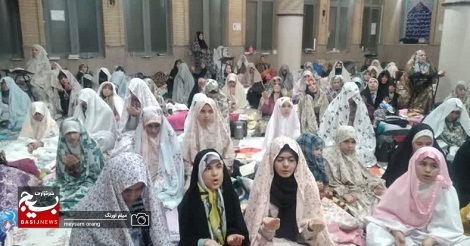 مراسم معنوی اعتکاف با حضور نوجوانان در مسجد حضرت ابوالفضل(ع) برگزار شد