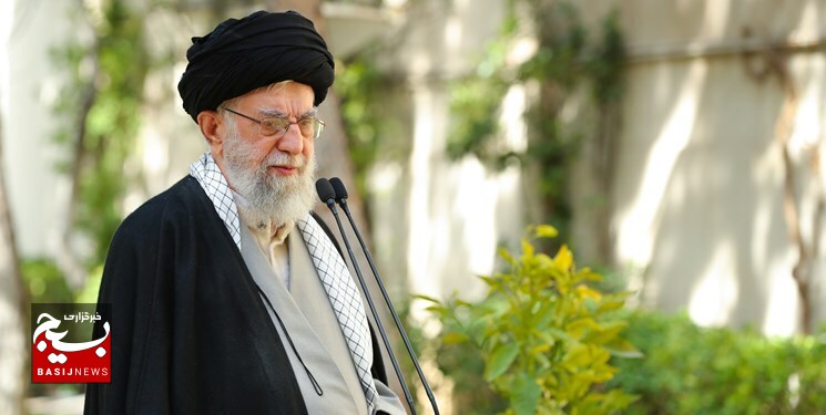 امام خامنه‌ای(مدظله العالی): مسئولین موضوع مسمومیت دانش‌آموزان را با جدیت دنبال کنند