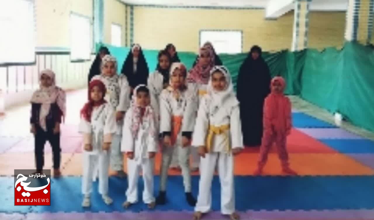 برگزاری دوره آموزشی رشته کاراته برای دختران پایگاه شهید لطفی نیاسر قم