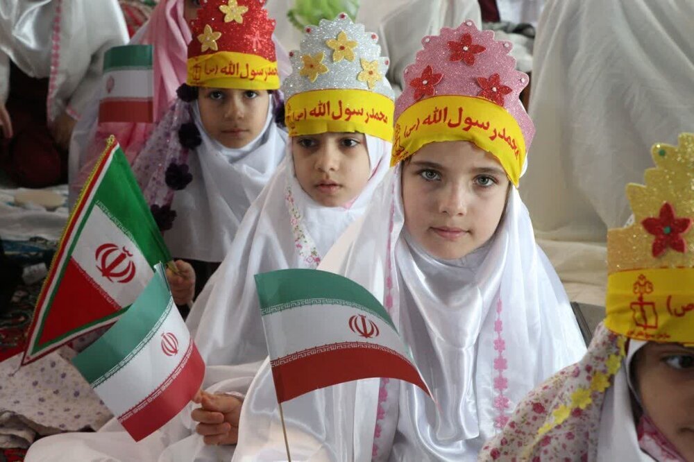 جشن تکلیف دانش آموزان دختر دهستان شیوانات شهرستان خدابنده برگزار می شود