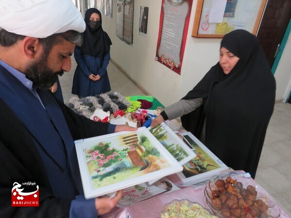 برگزاری جشنواره غذا های بومی و محلی در دبیرستان دخترانه زینبیه شهر دلوار