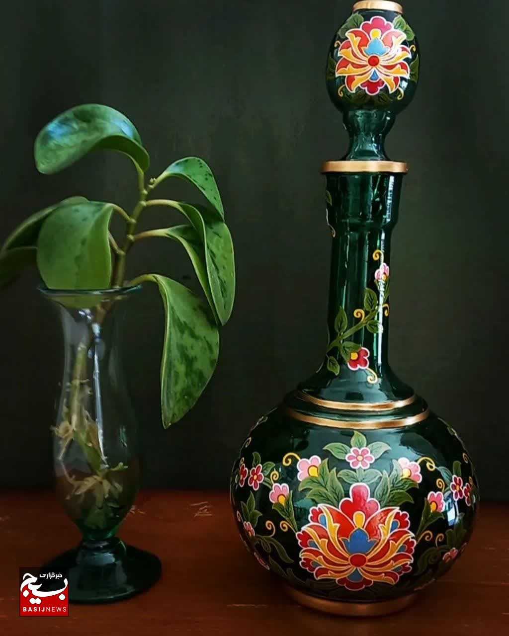 احیای هنر قدیمی ایرانی به دست بانوی هنرمند اراکی/شیدا صادقی: محصولات نقاشی شیشه، تا ۹۰۰ سال عمر کند