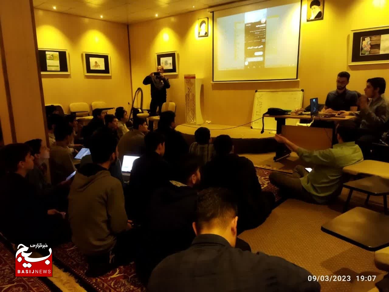 کارگاه آموزشی آشنایی با شبکه‌های اجتماعی توسط پایگاه‌های حوزه 2 شهید قربانی قم