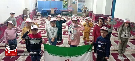 برگزاری جشن انقلاب اسلامی در مهد کودک پایگاه حضرت فاطمه الزهرا(س)