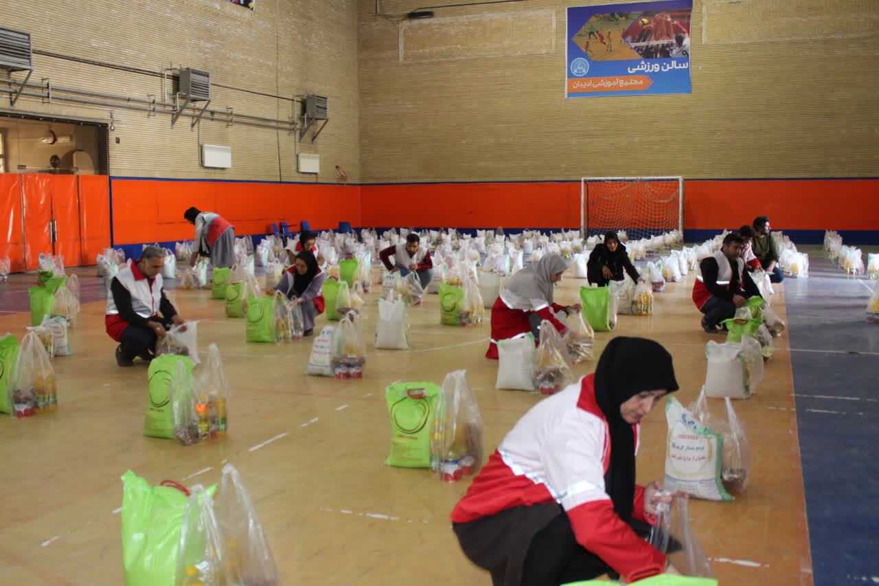 توزیع 300 بسته سبد غذایی در محلات کم برخوردار زنجان