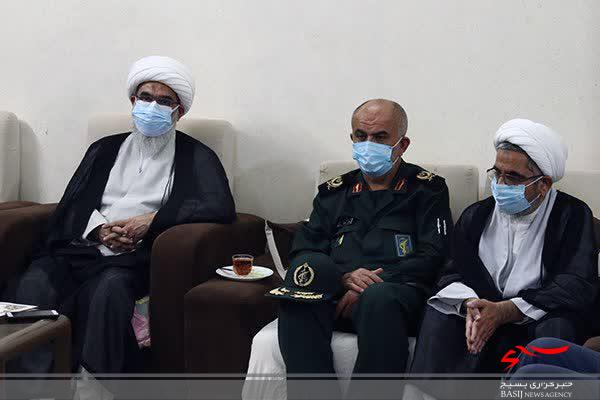 دیدار مسئولین استان بوشهر با سه خانواده شهید روحانی دیدار مسئولین استان بوشهر با سه خانواده شهید روحانی