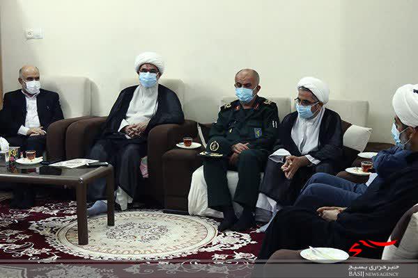 دیدار مسئولین استان بوشهر با سه خانواده شهید روحانی دیدار مسئولین استان بوشهر با سه خانواده شهید روحانی