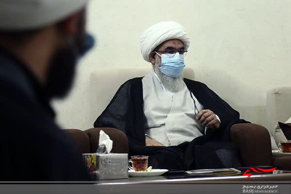 دیدار مسئولین استان بوشهر با سه خانواده شهید روحانی دیدار مسئولین استان بوشهر با سه خانواده شهید روحانی