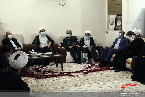 دیدار مسئولین استان بوشهر با سه خانواده شهید روحانی دیدار مسئولین استان بوشهر با سه خانواده شهید روحانی