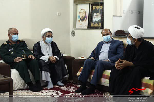 دیدار مسئولین استان بوشهر با سه خانواده شهید روحانی دیدار مسئولین استان بوشهر با سه خانواده شهید روحانی