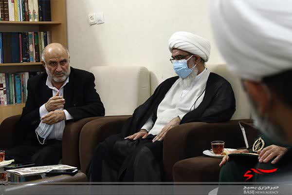 دیدار مسئولین استان بوشهر با سه خانواده شهید روحانی دیدار مسئولین استان بوشهر با سه خانواده شهید روحانی